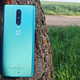 Para mi gusto, el OnePlus 8 tiene uno de los acabados más bonitos de los móviles actuales